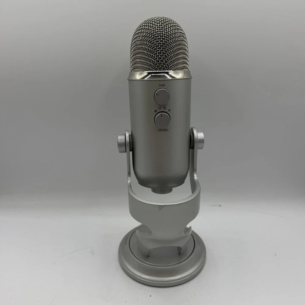 Blue Yeti USB Microphone A00132 Silver Podcast Streaming Mic w/ Stand